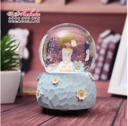 CT04 Quà tặng quả cầu tuyết cô gái cánh bướm có đèn nhạc tuyết tự đông, KT: 10x15cm