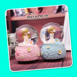 CT04 Quà tặng quả cầu tuyết cô gái cánh bướm có đèn nhạc tuyết tự đông, KT: 10x15cm