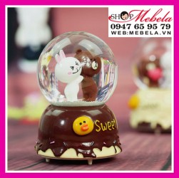 Quả cầu tuyết cặp đôi gấu thỏ cọ má dễ thương có tuyết phun tự động và đèn nhạc