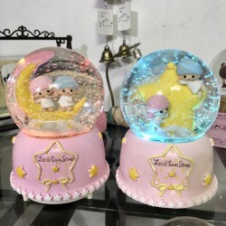 Quả cầu tuyết thiên thần nhỏ với trăng sao cực kute có đèn nhạc tuyết phun tự động