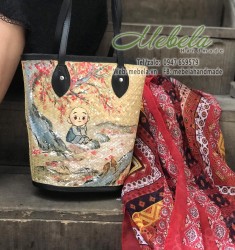 Túi cói vẽ tay hình chú tiểu ngồi bên suối