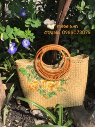 Giỏ cói quai mây vẽ hoa hồng vàng
