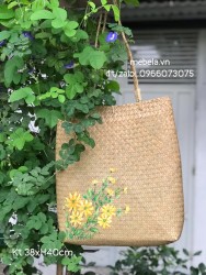 Túi cỏ bàng đeo vai vẽ cúc vàng