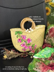 Túi cói bán nguyệt quai gỗ tròn vẽ hoa giấy hồng 🌿